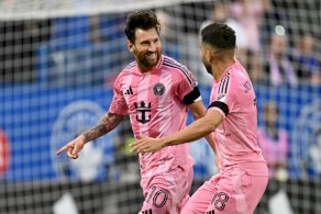 ميسي يقود إنتر ميامي إلى فوز كبير في عودته إلى الدوري الأميركي