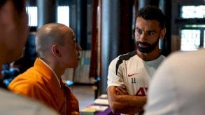 محمد صلاح يعتنق البوذية تاركاً المسيحية واليهودية والإسلام! 