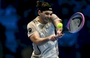 الاميركي تايلور فريتس خلال مباراته مع الايطالي لورنتسو موزيتي في بطولة ايه تي بي الختامية لكرة المضرب. تورينو في 10 تشرين الثاني/نوفمبر 2025