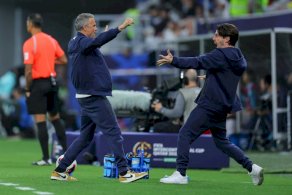 مدرب سان جرمان لويس إنريكي يحتفل بهدف فريقه الأول في مرمى فلامنغو في نهائي كأس القارات للأندية