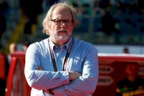 المدرب البلجيكي لمنتخب مالي توم سانفييت خلال المباراة ضد زامبيا ضمن منافسات المجموعة الأولى في كأس أمم إفريقيا لكرة القدم بملعب محمد الخامس في الدار البيضاء في 22 كانون الأول/ديسمبر 2025