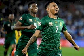 مهاجم جنوب إفريقيا أوسوين أبوليس يحتفل بهدف الفوز في مرمى زمبابوي (3-2) في الجولة الثالثة الاخيرة من منافسات المجموعة الثانية في كأس الأمم الإفريقية في أغادير في 29 كانون الأول/ديسمبر 2025