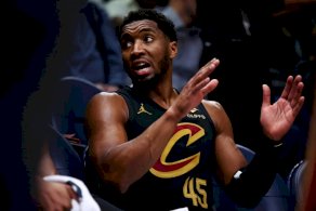 سجل دونوفان ميتشل 28 نقطة وقاد كليفلاند كافالييرز للفوز على مينيسوتا تمبروولفز 146-134 في دوري كرة السلة الأميركي للمحترفين