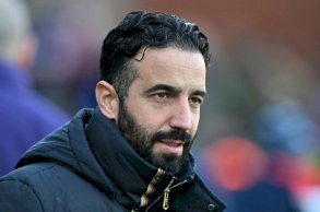 المدرب البرتغالي لمانشستر يونايتد روبن أموريم خلال مواجهة كريستال بالاس ضمن الدوري الإنكليزي لكرة القدم على ملعب سيلهورست بارك. جنوب لندن، إنكلترا، في 30 تشرين الثاني/نوفمبر 2025.