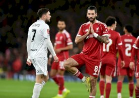 المجري دومينيك سوبوسلاي سجّل هدفا لفريقه خلال الفوز على بارنسلي من المستوى الثالث 4-1 في الدور الثالث من مسابقة كأس انكلترا لكرة القدم الإثنين في 12 كانون الثاني/يناير 2026 على ملعب أنفيلد