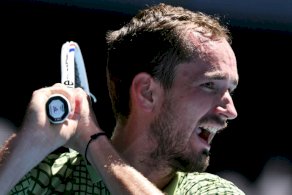 لا يفكر مدفيديف في التخلي عن جنسيته الروسية