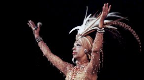 تبدو جوزفين بيكر في هذه الصورة وهي تؤدي على مسرح فرساي عام 1973 كما وصفت نفسها: 