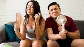 تحقيق صادم: الصيف ليس عدواً للجفاف فقط.. بل للأزواج أيضاً!