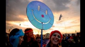 احتفلوا.. واضحكوا! سعادتكم تحارب الأمراض القاتلة!