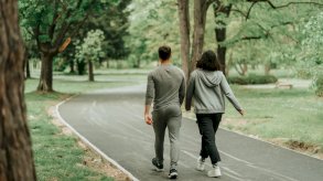 لن تموت قبل أن تبلغ 75 عاماً.. بدقائق من المشي يومياً