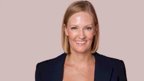 لورا مانينغ مؤسسة BRW Society المتخصصة ببيع مزج الشاي في دبي