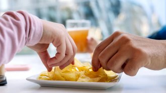 الجوع السريع بعد تناول الوجبات الرئيسية.. ظاهرة حقيقية