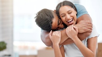 العلاقة الحميمة بصورة منتظمة مفيدة للصحة النفسية