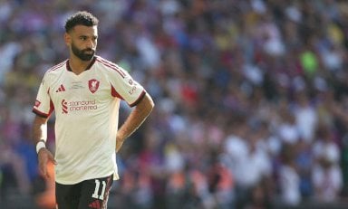 محمد صلاح، لاعب ليفربول، خلال مباراة درع الاتحاد الإنجليزي لكرة القدم لعام 2025 بين كريستال بالاس وليفربول على ملعب ويمبلي في لندن. - Rob Newell - CameraSport via Getty Images