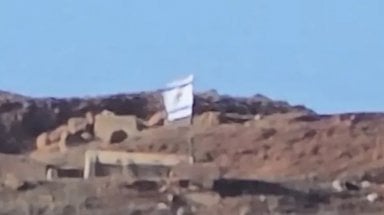 رفع العلم الإسرائيلي جنوبي سوريا