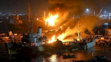 احتراق الأسلحة في ميناء المكلا