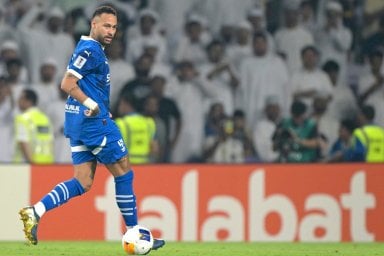 سدد نيمار مرة على مرمى العين في مباراة مجنونة انتهت بفوز الهلال 5-4