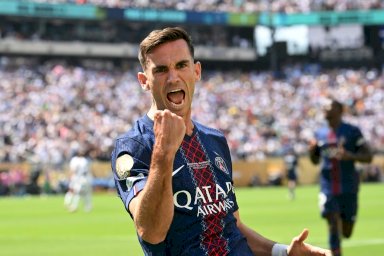 لاعب الوسط الاسباني لباريس سان جرمان فابيان رويس يحتفل بثنائيته في مرمى ريال مدريد الاسباني (4-0) في نصف نهائي مونديال الاندية في نيويورك في التاسع من تموز/يوليو 2025
