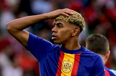 أتم الجناح الدولي الاسباني ونجم برشلونة لامين جمال سن الـ 18 الاسبوع الماضي