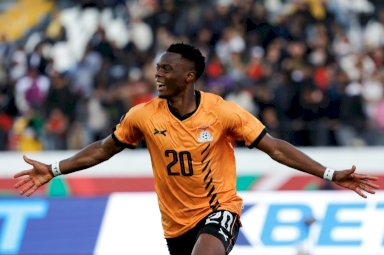 مهاجم زامبيا باتسون داكا يحتفل بهدف التعادل في مرمى مالي 01-1) في الدور الاول لكأس أمم إفريقيا في الدار البيضاء في 22 كانون الأول/ديسمبر 2025