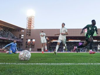المهاجم النيجيري أكور آدامس يحتفل بالهدف الثاني في مرمى الجزائر خلال مباراة الدور ربع النهائي لكأس أمم إفريقيا على الملعب الكبير في مراكش في 10 كانون الثاني/يناير 2026
