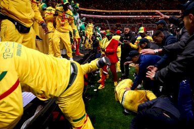 غضب الجمهور السنغالي بعد احتساب ركلة جزاء للمغرب