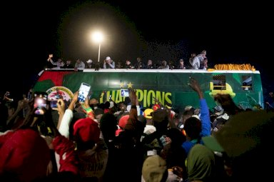 مشجعون سنغاليون يحتفلون بمنتخب 