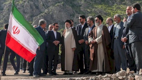 الرئيس الإيراني والوفد المرافق له في أذربيجان