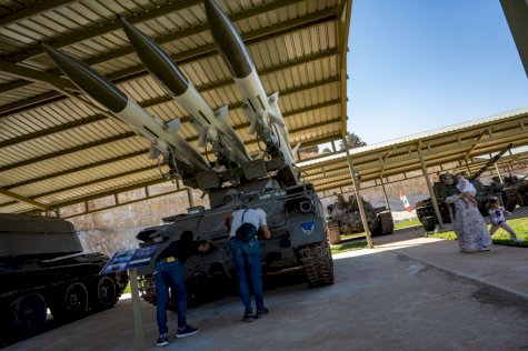 نظام صواريخ أرض-جو من طراز SA-6 التابعة لحزب الله في لبنان