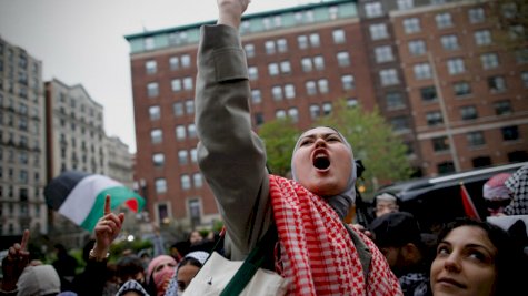 متظاهرون مؤيدون للفلسطينيين في جامعة كولومبيا بنيويورك في 18 نيسان (ابريل) 2024 