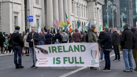 متظاهرون في دبلن على وصول طالبي لجوء من بريطانيا إلى أيرلندا
