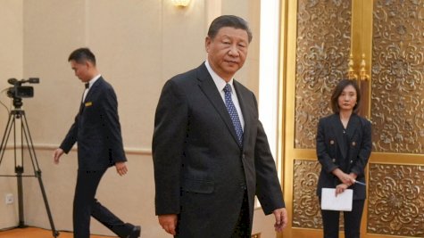 الرئيس الصيني شي جينبينغ خلال انتظاره لقاء وزير الخارجية الأميركي أنتوني بلينكن في بكين في 26 نيسان (أبريل) 2024 