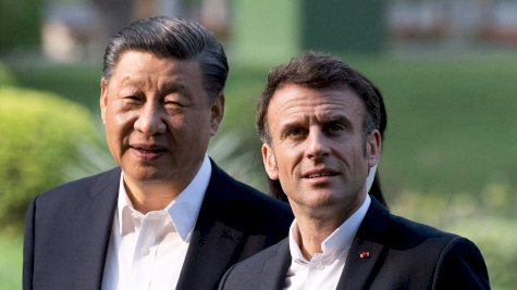 الرئيس الفرنسي إيمانويل ماكرون وإلى جواره الرئيس الصيني شي جين بينغ