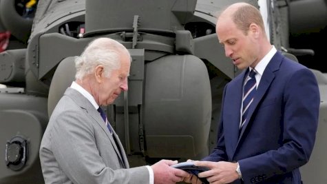 لحظة تسليم الملك تشارلز رسميًا لدوره في سلاح الجو بالجيش لابنه الأكبر