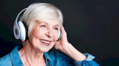 تفاعل كبار السن مع الموسيقى
