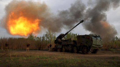 القوات الأوكرانية تطلق النار على موقع روسي في منطقة خاركيف، في 21 نيسان/أبريل 2024 القوات الأوكرانية تطلق النار على موقع روسي في منطقة خاركيف، في 21 نيسان (أبريل) 2024 