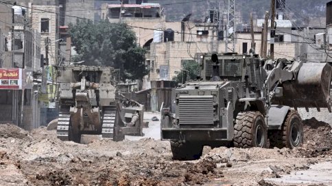 قوات إسرائيلية تقوم بأعمال تجريف في جنين ومخيمها