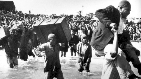فلسطينيون يفرون من ديارهم في عام 1948