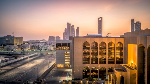 نمو سنوي في رأس مال واحتياطي البنوك العاملة في دولة الإمارات