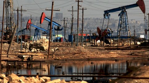 هبطت أسعار النفط في المعاملات الآسيوية المبكرة الاثنين