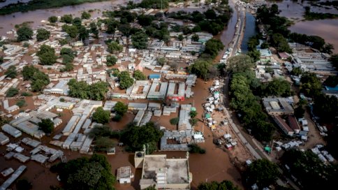 أودت الفيضانات في كينيا بحياة 257 شخصا في أنحاء الدولة الواقعة شرق أفريقيا