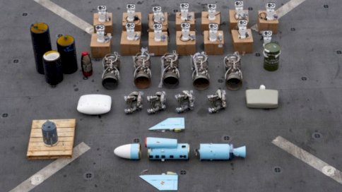 مكونات صواريخ إيرانية الصنع كانت متجهة إلى الحوثيين في اليمن تستولي على سفينة في بحر العرب