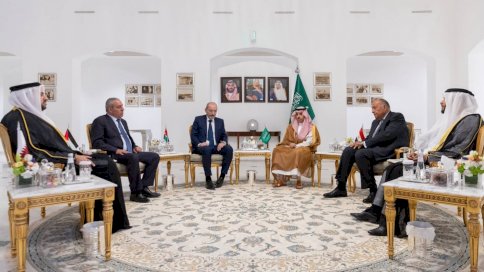 وزراء خارجية المجموعة العربية السداسية خلال اجتماعٍ تشاوري في الرياض