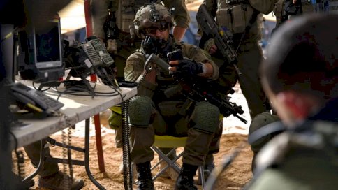 ضابط إسرائيلي شرق رفح جنوب قطاع غزة