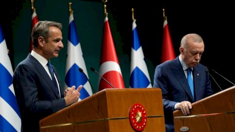 الرئيس التركي رجب طيب أردوغان ورئيس الوزراء اليوناني كيرياكوس ميتسوتاكيس 