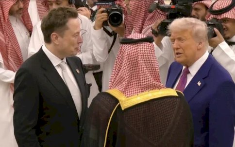 الأمير محمد بن سلمان ودونالد ترامب و إيلون ماسك في حديث ودي