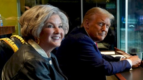 الرئيس الأميركي دونالد ترامب مع رئيسة موظفي البيت الأبيض سوزي وايلز