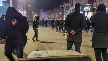 مواجهات بين محتجين والشرطة الإيرانية في بازار طهران - يناير 2026