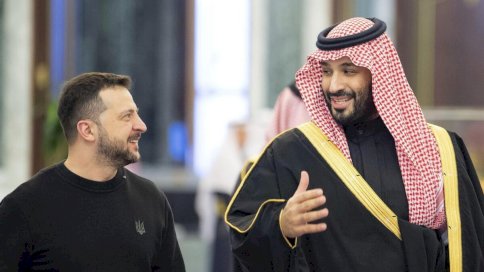 محمد بن سلمان يلتقي فولوديمير زيلينسكي في الرياض