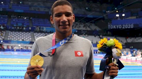 بطل تونس والبطل الأولمبي في السباحة أحمد حفناوي